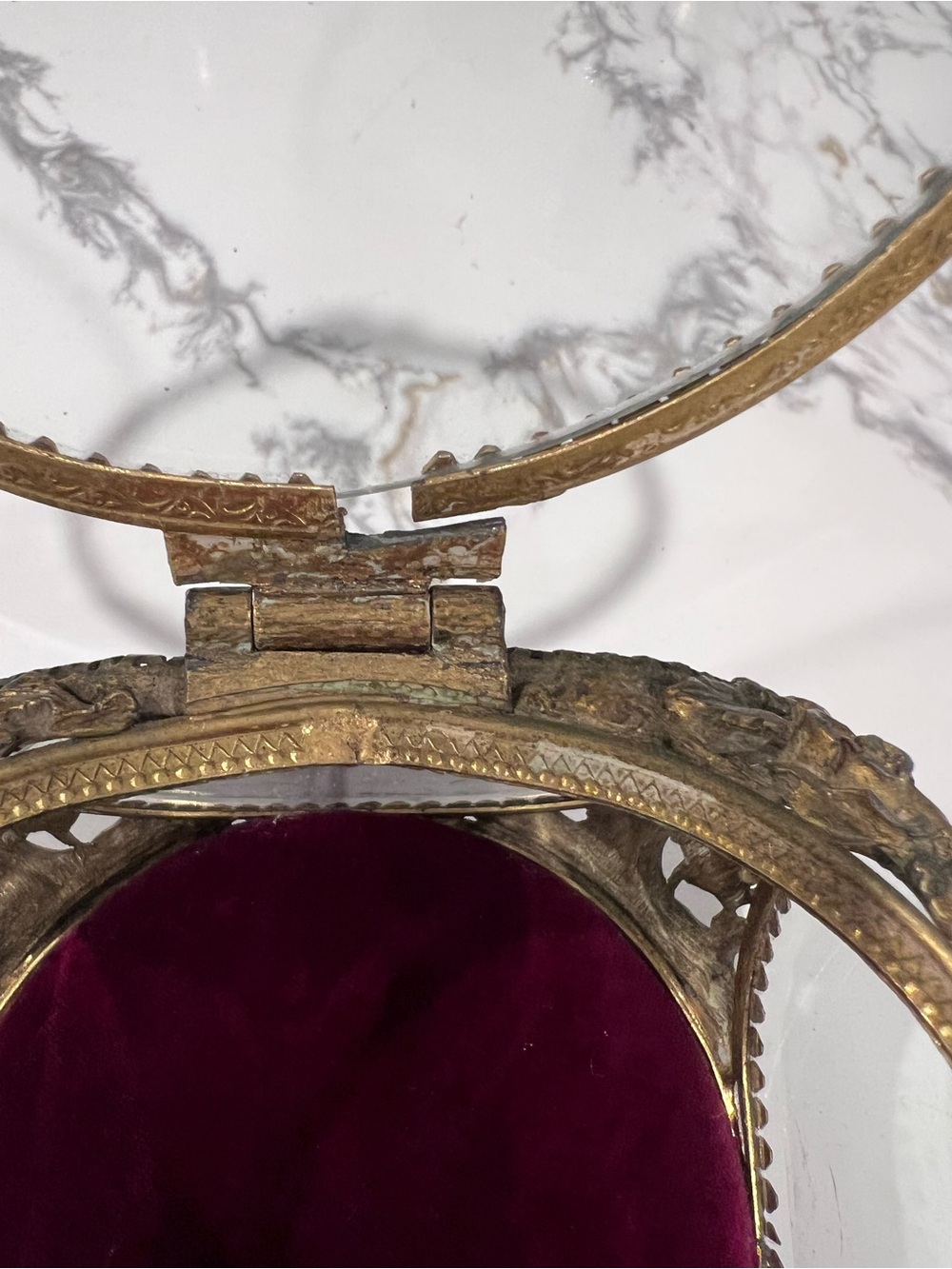 Vintage, Matson, Roses, Ormolu, Gilt, Beveled, , Jewelry Box, Red Velvet - Picture 10 of 10